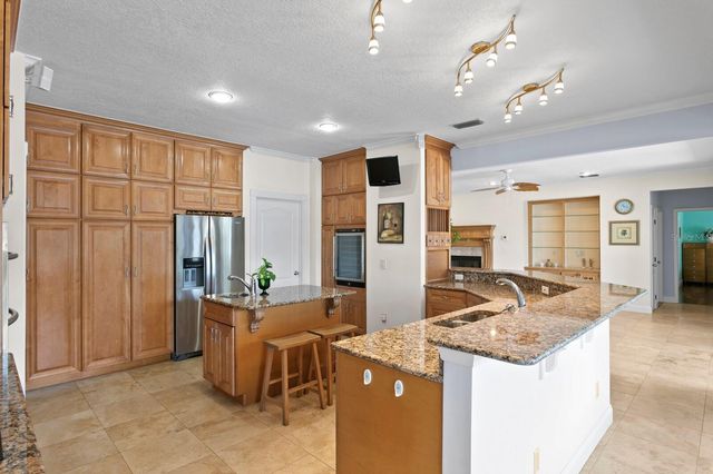 13548 LAKE MAGDALENE DRIVE, Tampa, FL 33613