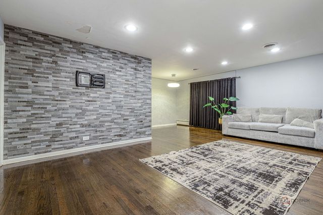 1195 Jeanette Street, Des Plaines, IL 60016