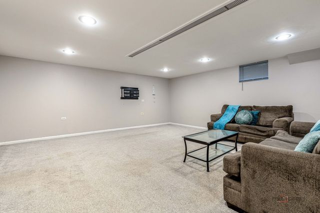 1195 Jeanette Street, Des Plaines, IL 60016