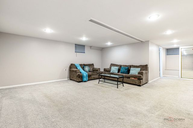 1195 Jeanette Street, Des Plaines, IL 60016
