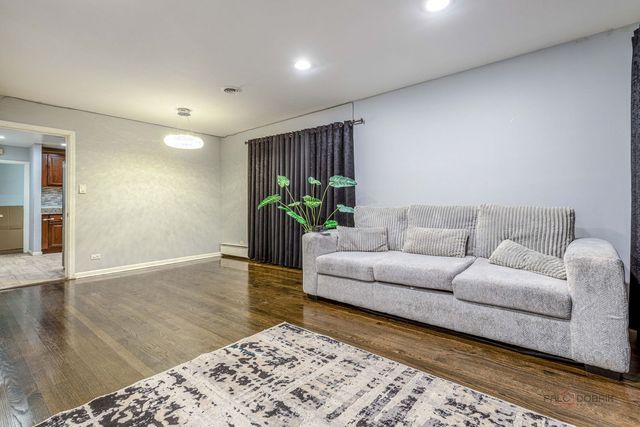 1195 Jeanette Street, Des Plaines, IL 60016