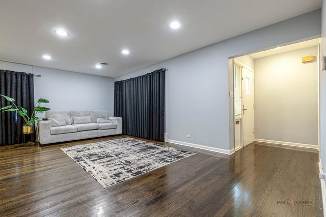 1195 Jeanette Street, Des Plaines, IL 60016