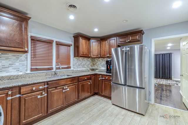 1195 Jeanette Street, Des Plaines, IL 60016