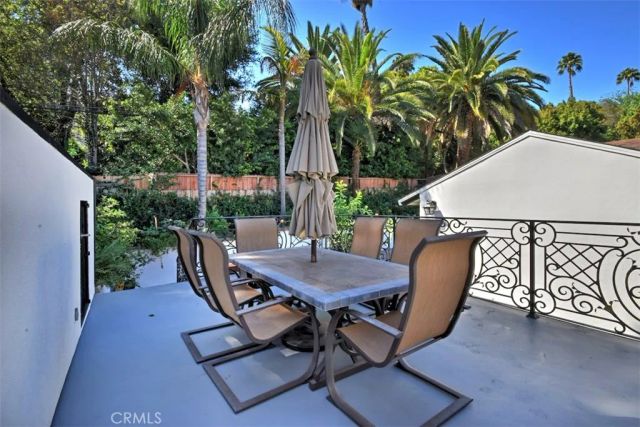 15128 Valley Vista Boulevard, Sherman Oaks, CA 91403