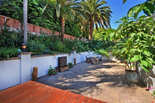 15128 Valley Vista Boulevard, Sherman Oaks, CA 91403