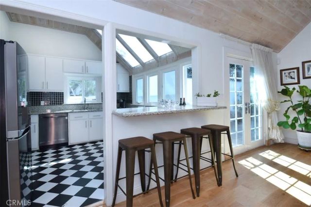 15128 Valley Vista Boulevard, Sherman Oaks, CA 91403