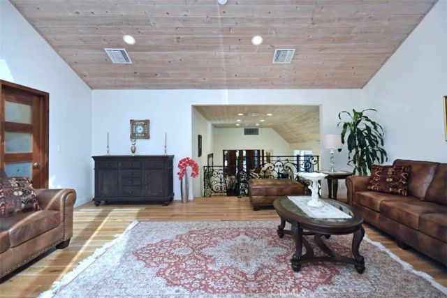 15128 Valley Vista Boulevard, Sherman Oaks, CA 91403