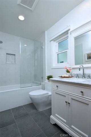 15128 Valley Vista Boulevard, Sherman Oaks, CA 91403