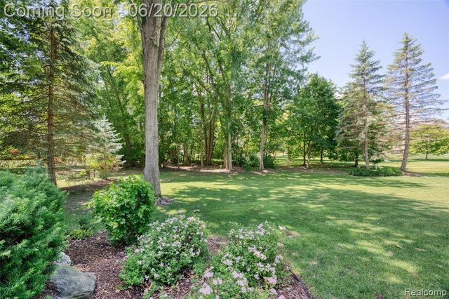1306 Legacy Court, Canton, MI 48187