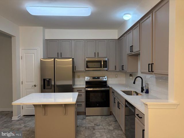 371 LATROBE DR, Newark, DE 19702