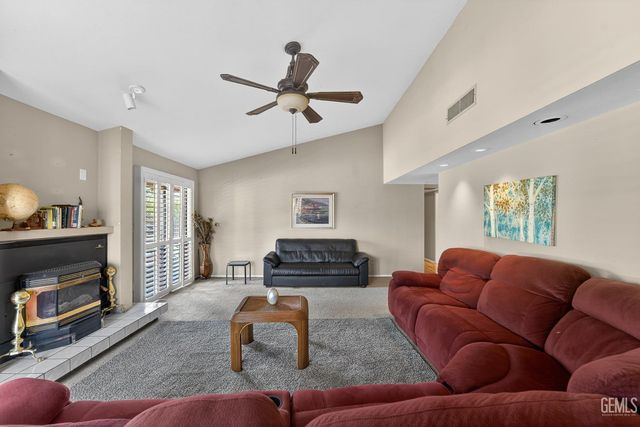 12110 Backdrop Court, Bakersfield, CA 93306