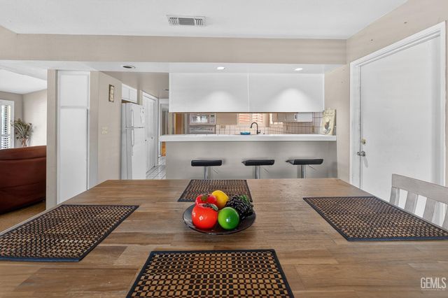 12110 Backdrop Court, Bakersfield, CA 93306