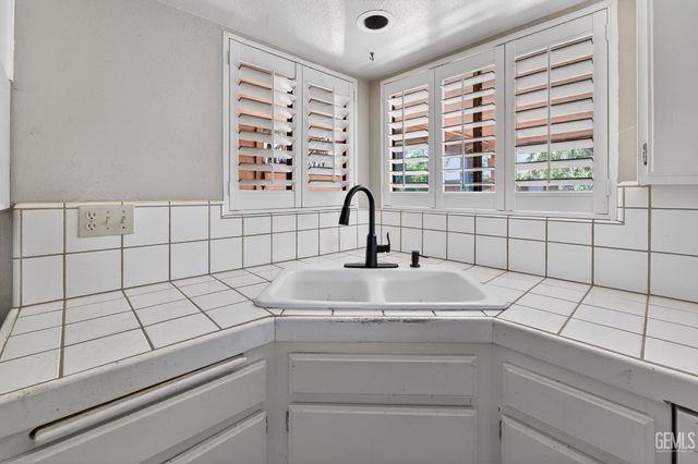 12110 Backdrop Court, Bakersfield, CA 93306