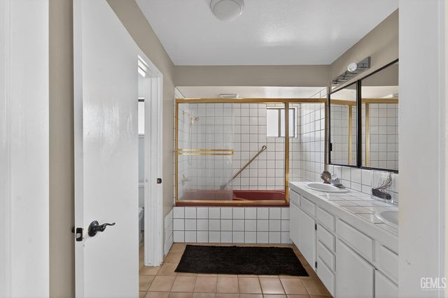 12110 Backdrop Court, Bakersfield, CA 93306