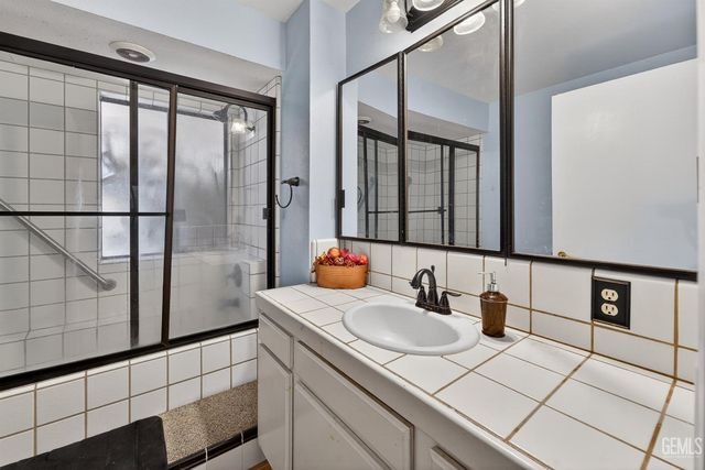 12110 Backdrop Court, Bakersfield, CA 93306