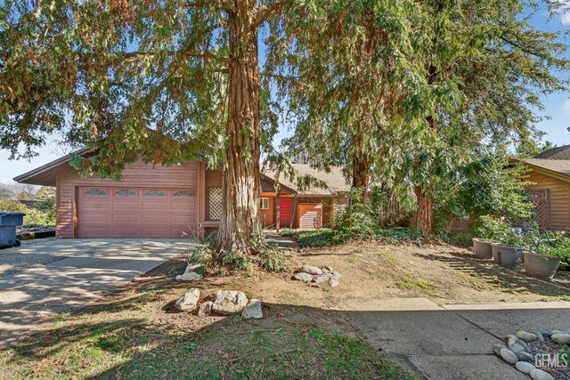 12110 Backdrop Court, Bakersfield, CA 93306