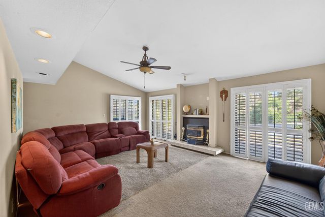 12110 Backdrop Court, Bakersfield, CA 93306