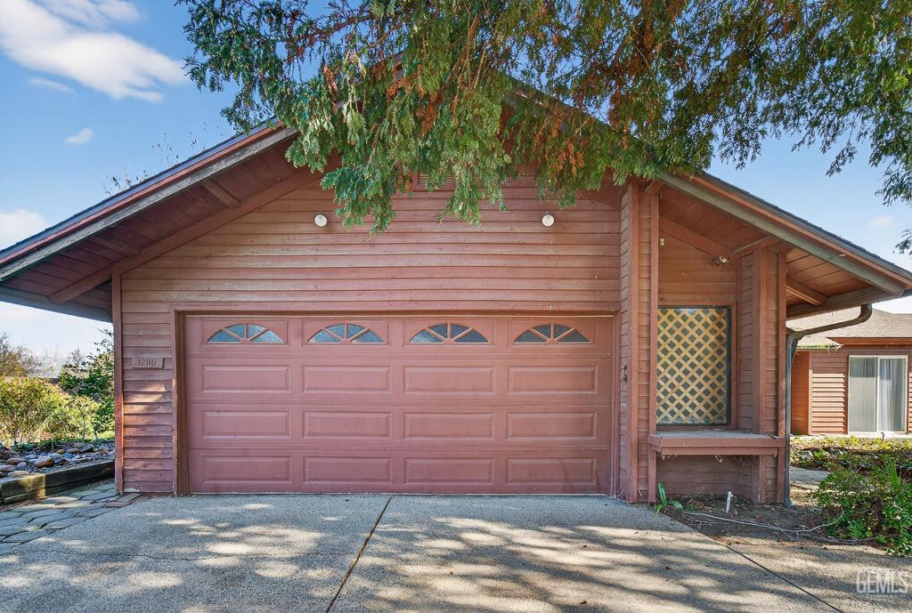 12110 Backdrop Court, Bakersfield, CA 93306