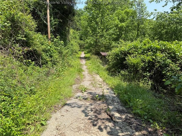 225 Pine Street, Charleston, WV 25311