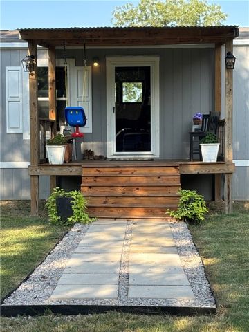 101 Edwards Street, Franklin, TX 77856