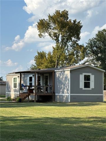 101 Edwards Street, Franklin, TX 77856