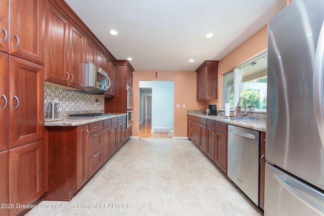 3619 Waverly Hills Road, Lansing, MI 48917