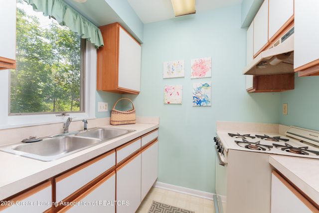 3619 Waverly Hills Road, Lansing, MI 48917