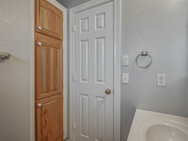 2709 Silvertree Drive, Oklahoma City, OK 73120