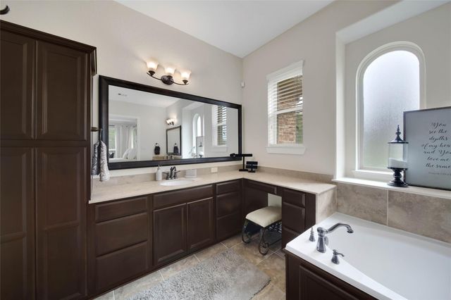 5462 Harvest Oak Landing Drive, Spring, TX 77386