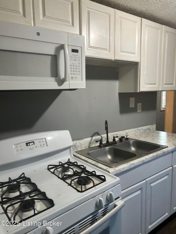 415 N 38th St, Louisville, KY 40212