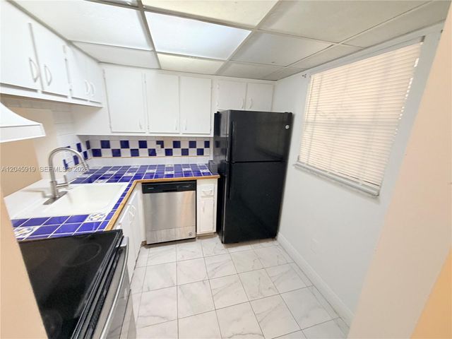 2800 NW 56th Avenue E201, Lauderhill, FL 33313