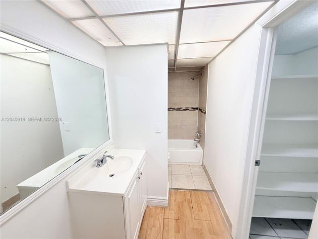 2800 NW 56th Avenue E201, Lauderhill, FL 33313