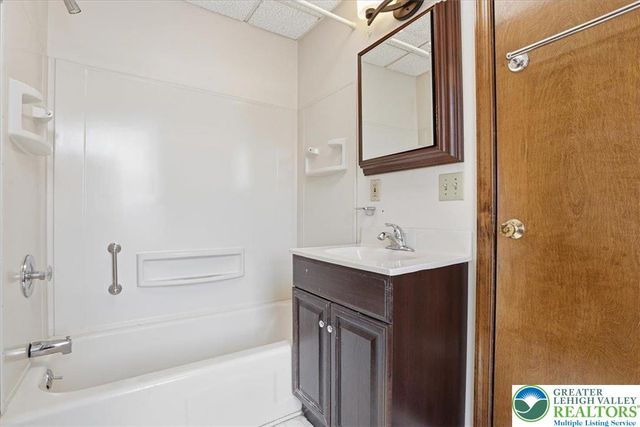 5220 Freemansburg Avenue, Easton, PA 18045