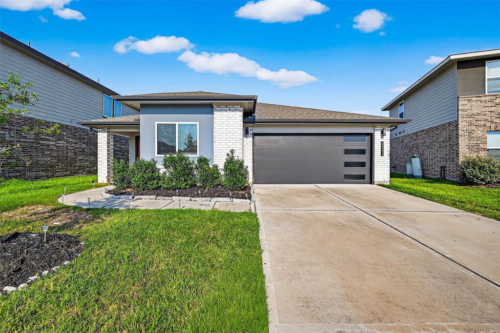 8223 Hush Heights Drive, Rosharon, TX 77583