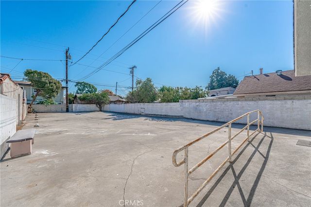 8464 California Avenue, South Gate, CA 90280