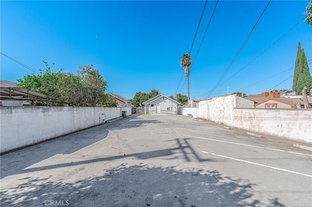 8464 California Avenue, South Gate, CA 90280