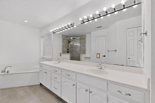 714 Ashbrook Court, Euless, TX 76039