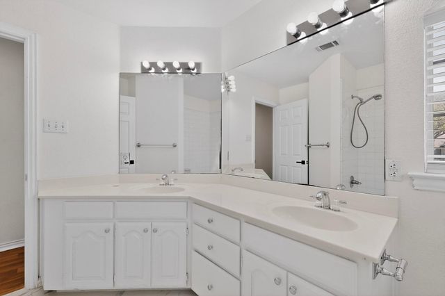 714 Ashbrook Court, Euless, TX 76039