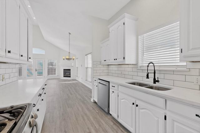 714 Ashbrook Court, Euless, TX 76039