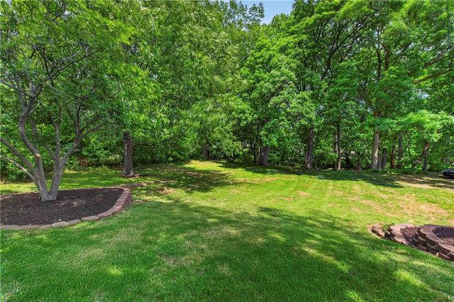 13516 W 71st Street, Shawnee, KS 66216