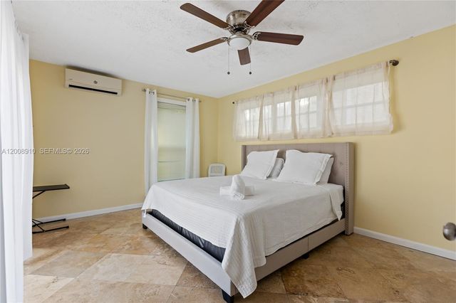 1422 Wiley St, Hollywood, FL 33020