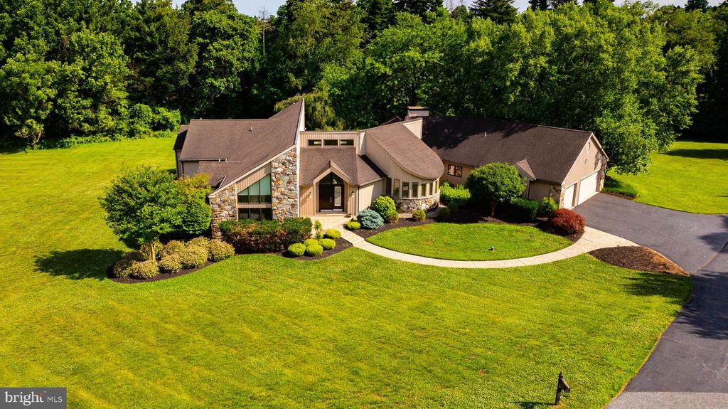 12 W MOZART DR, WILMINGTON, DE 19807 — exterior