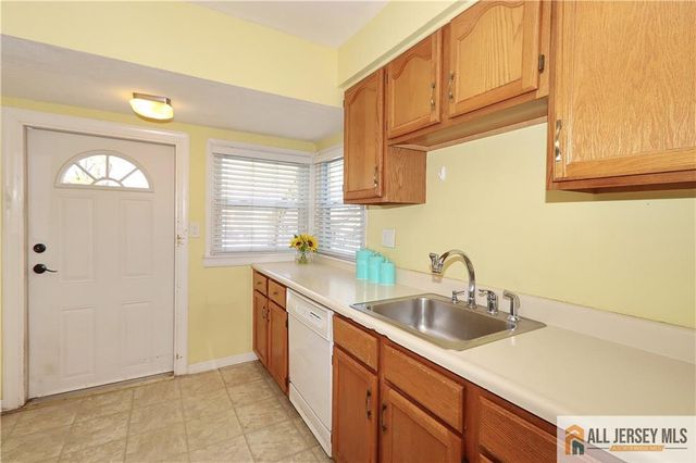 196 Worth Street, Iselin, NJ 08830