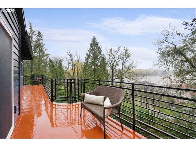 2010 MAPLE Ter, West Linn, OR 97068