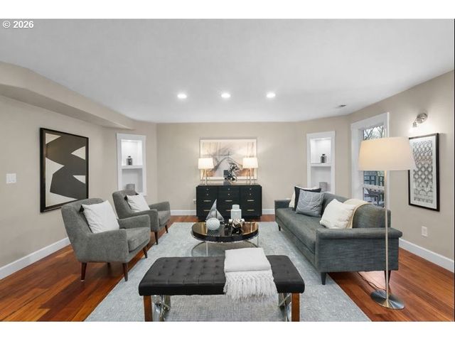 2010 MAPLE Ter, West Linn, OR 97068