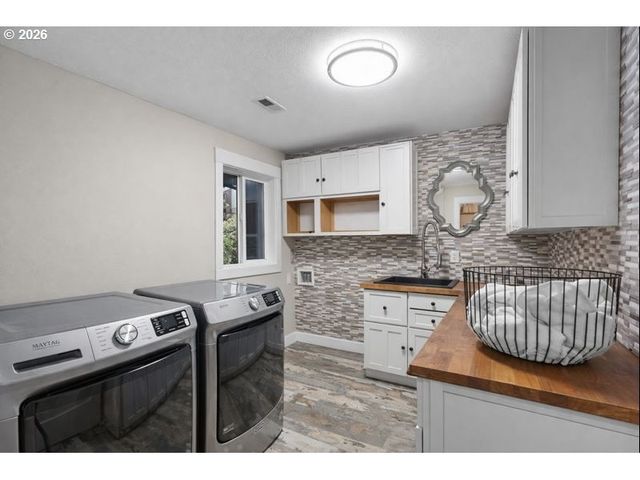 2010 MAPLE Ter, West Linn, OR 97068