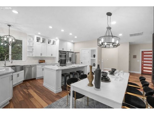 2010 MAPLE Ter, West Linn, OR 97068