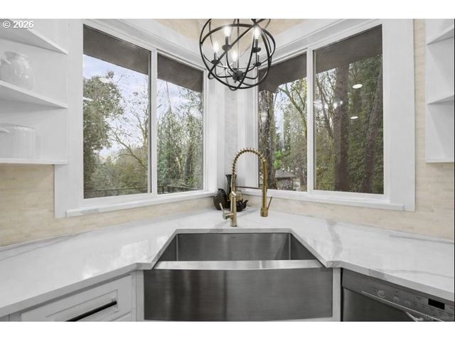 2010 MAPLE Ter, West Linn, OR 97068