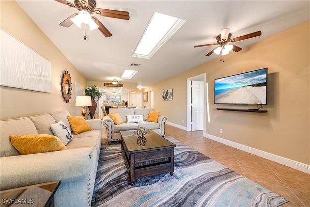 560 9th AVE S 1, Naples, FL 34102