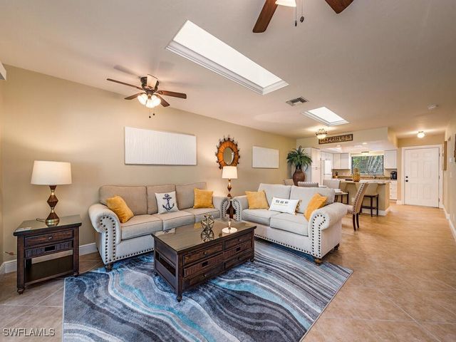 560 9th AVE S 1, Naples, FL 34102